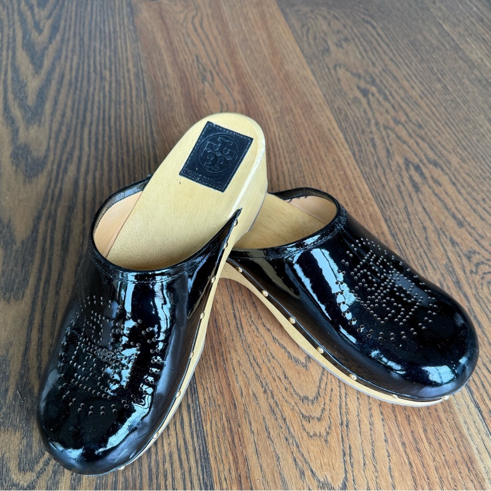 Tory Burch Black Clogs with Glossy Patent Finish